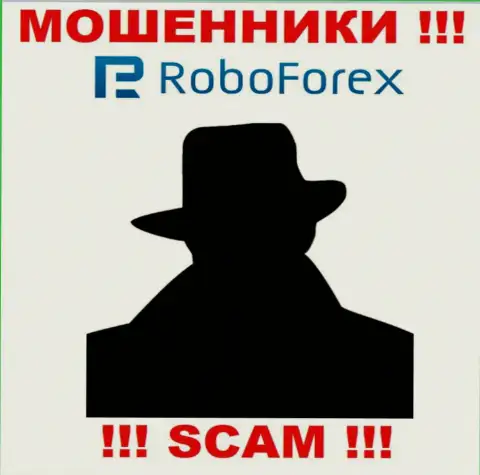 Во всемирной сети internet нет ни одного упоминания об непосредственных руководителях мошенников РобоФорекс Ком